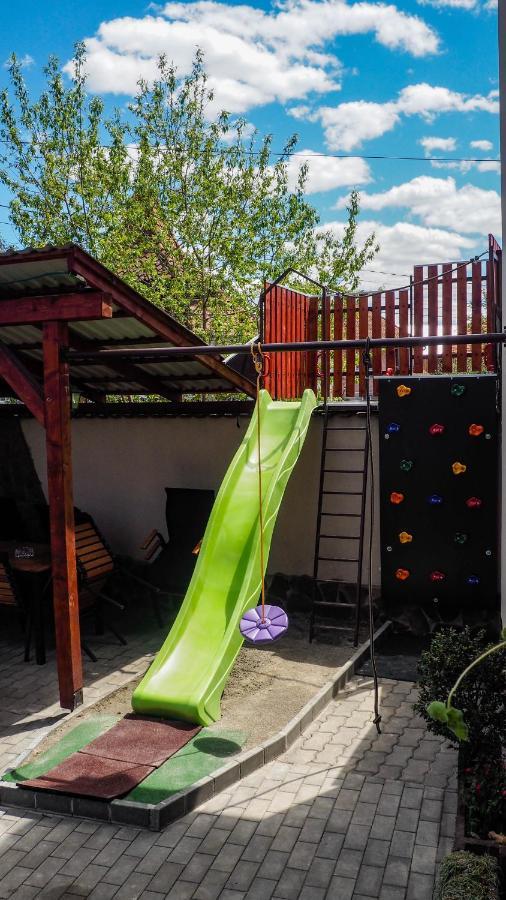 Tornacos Vendeghaz Hotel Vlahita Luaran gambar