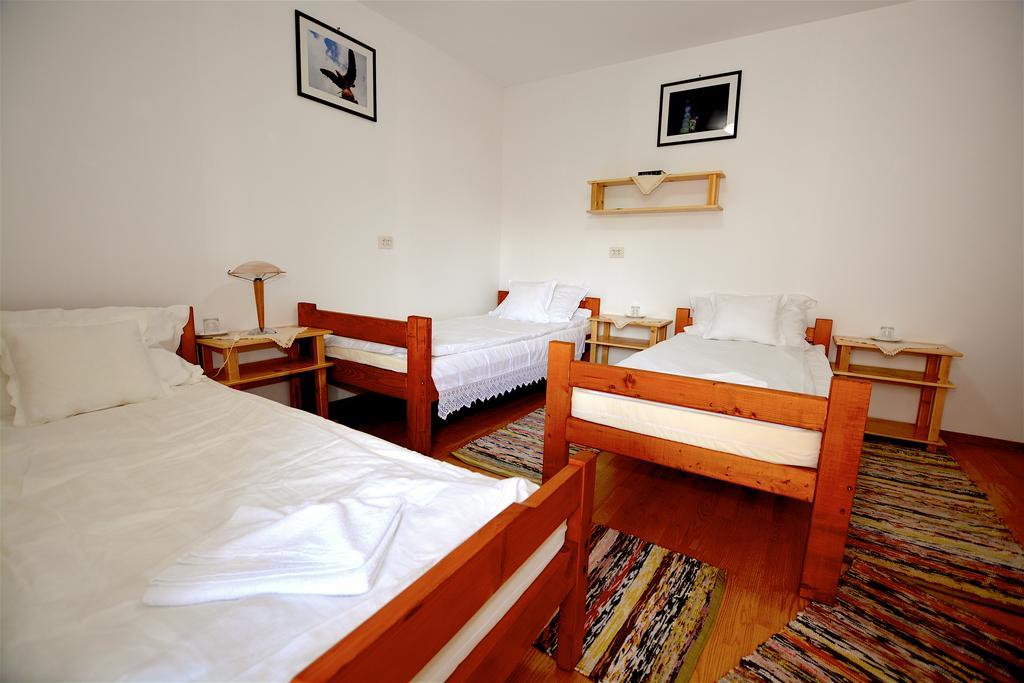 Tornacos Vendeghaz Hotel Vlahita Luaran gambar